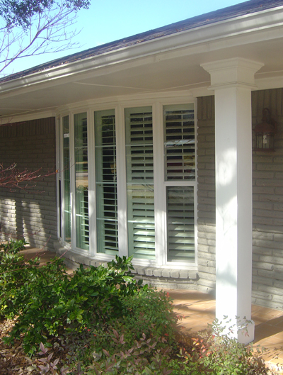 Bay window in Plano using Alside Mezzo Double Hungs and Picture Windows.